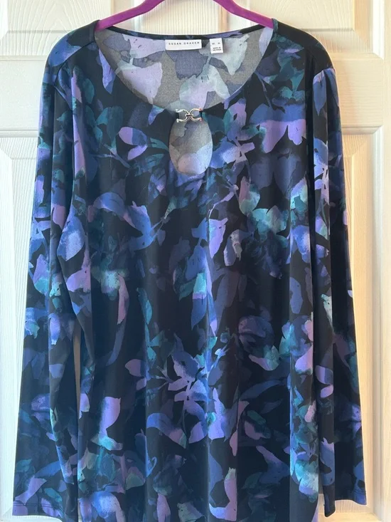 Susan Graver Navy Floral Keyhole Top with Silver Ring - Picture 1 of 2